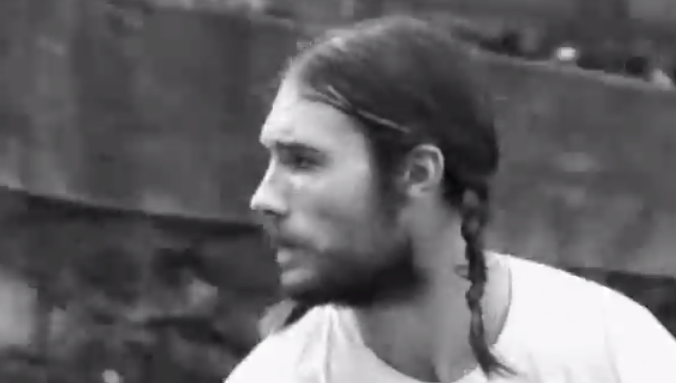 Son Gohan se enfrenta a un Kickflip