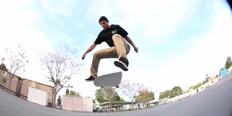 Boo Johnson y Jamie Foy fichan por Diamond Footwear