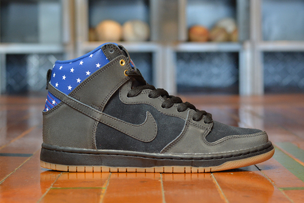 Nike SB Dunk High “Captain America”