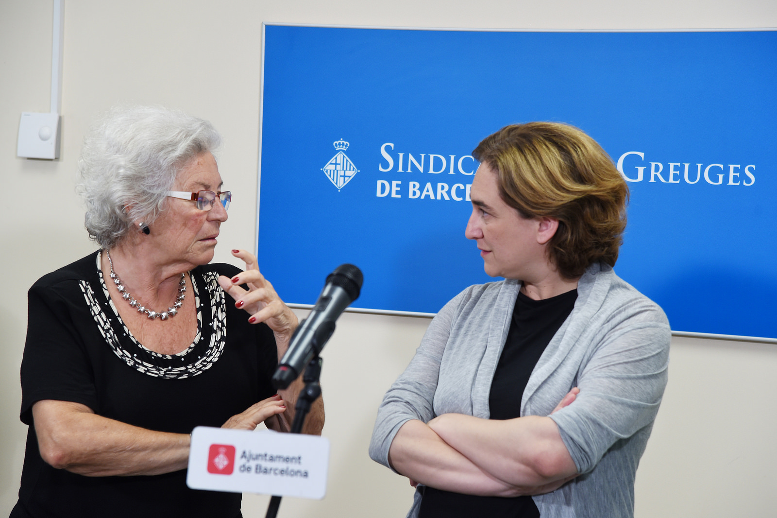 La alcaldesa de BCN promete "revisar" las multas a skaters