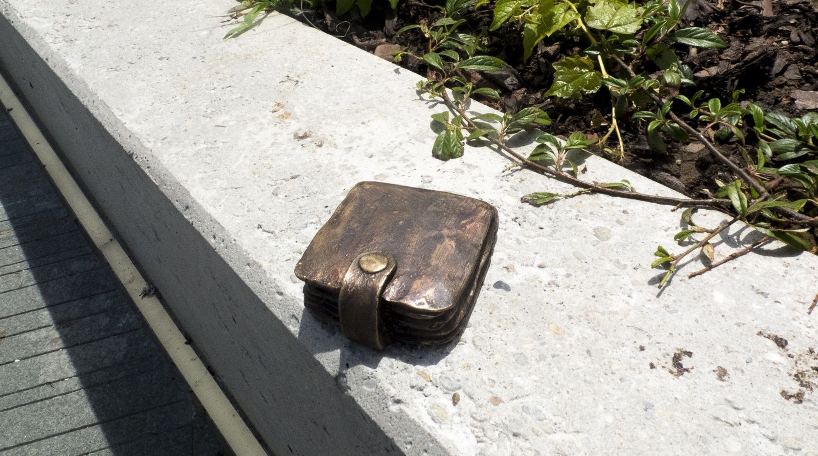 Hungría convierte en arte los 'skate-stoppers'