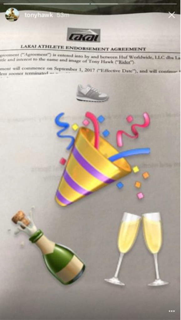 Tony Hawk ficha por Lakai