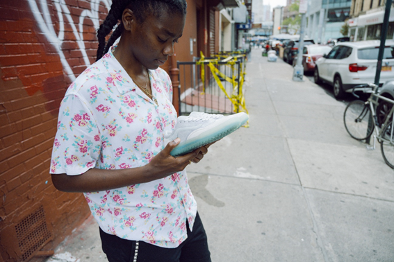 La skater Beatrice Domond reimagina las Vans AVE Pro