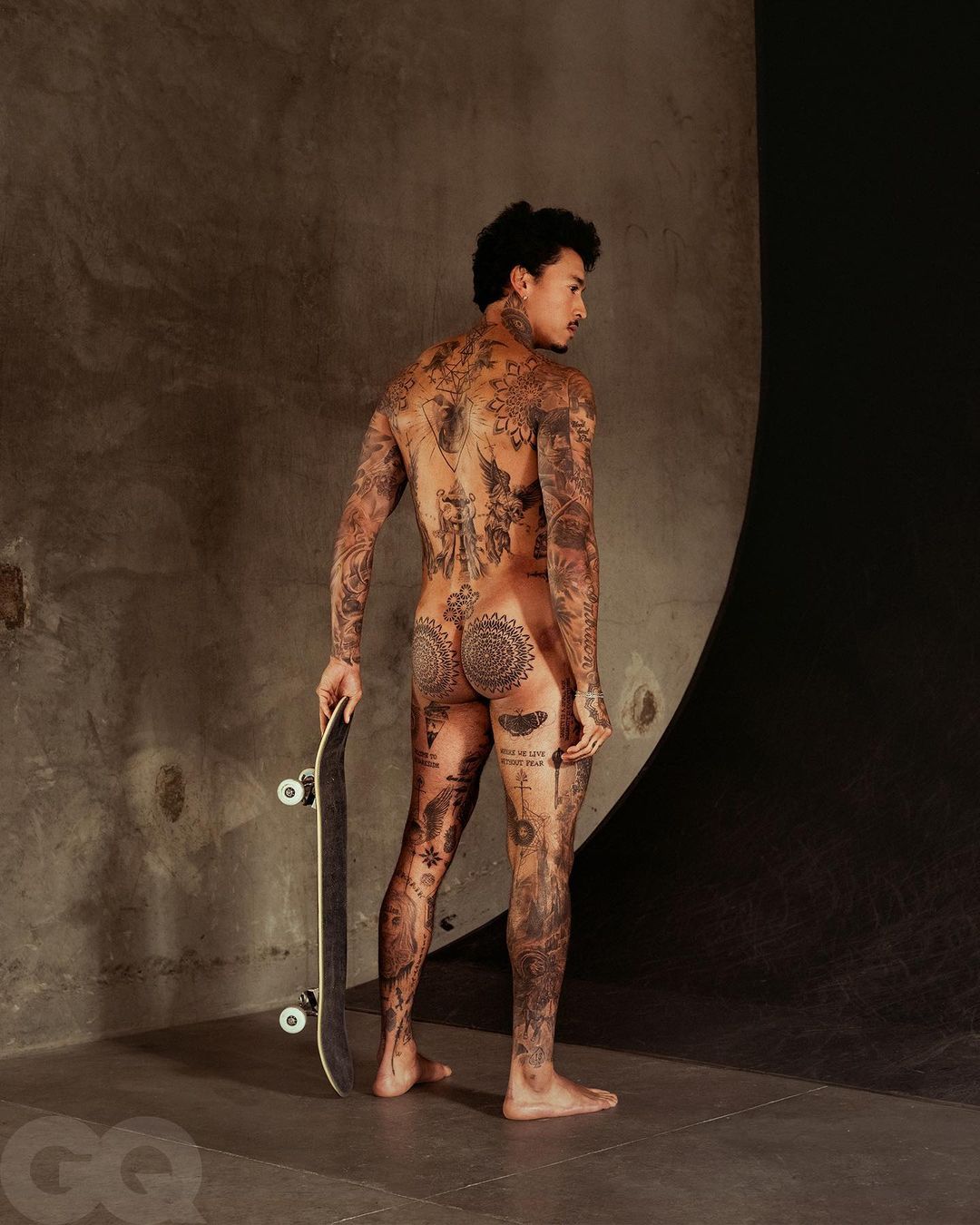 Nyjah Huston se tatúa el culo y revoluciona las redes