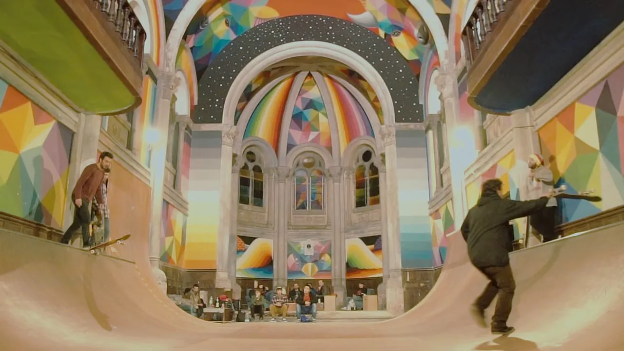 Los fieles de la Iglesia Skate hacen culto a su templo