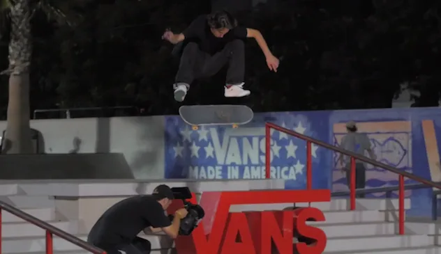 Kyle Walker patina su pro-model en el Park de Vans