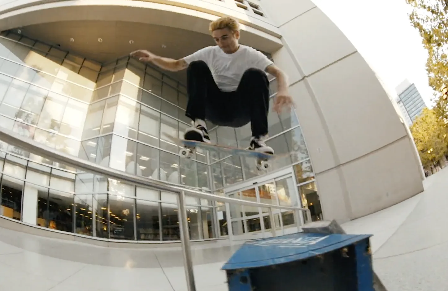 Daryl Angel presenta su nueva pro-model en Habitat