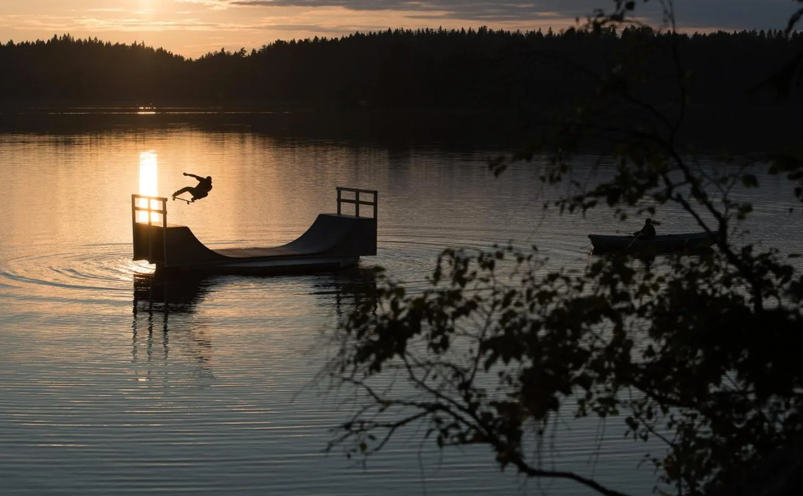 Un finlandés construye un Half anfibio en los árboles