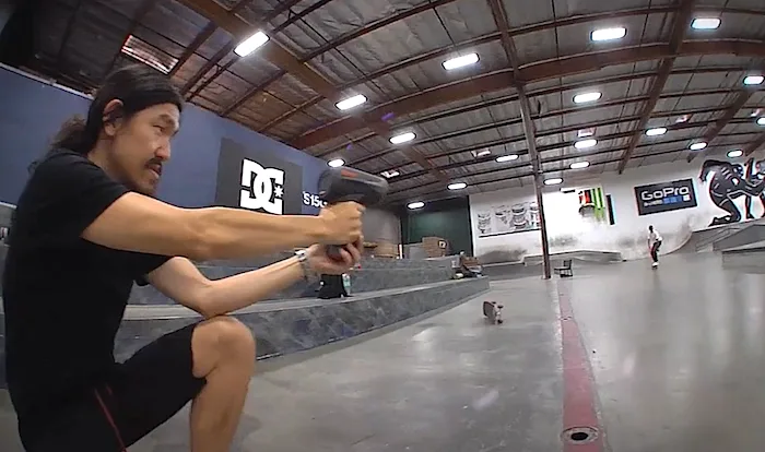 Louie Lopez planchando Kickflips a casi 40 km/h