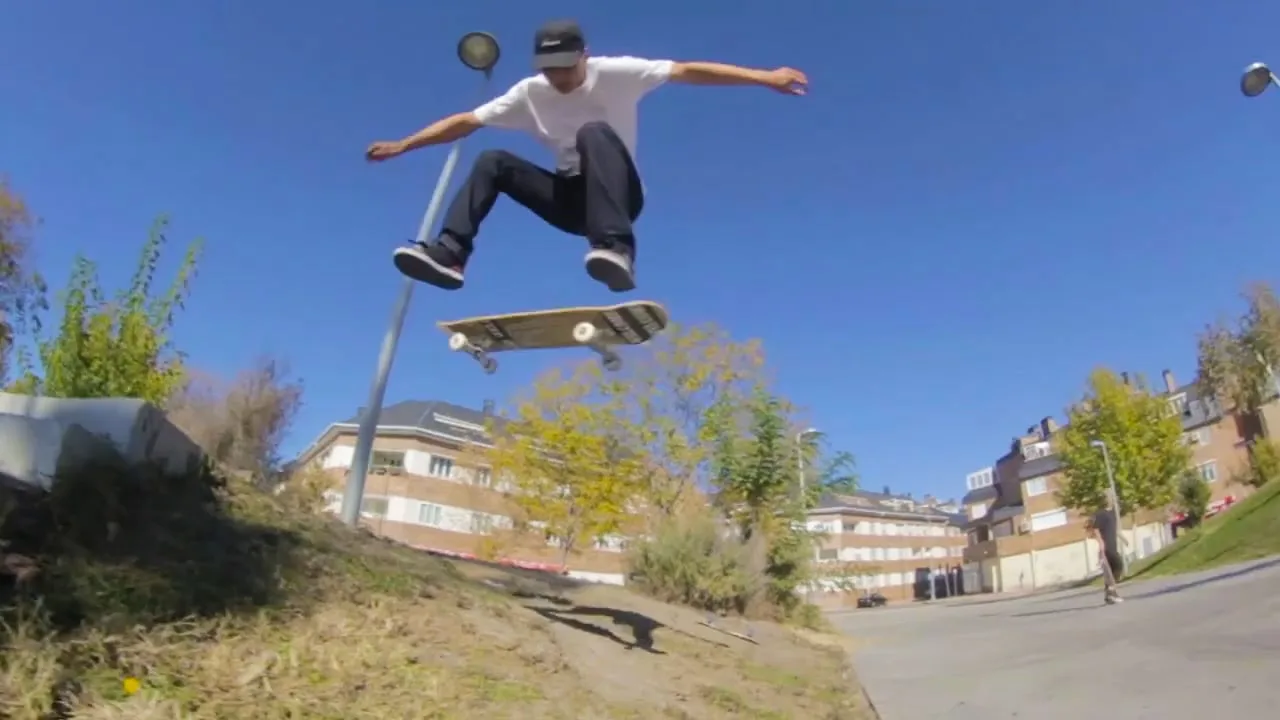 Sebas García patina para NOMAD Skateboards (El Introducing)