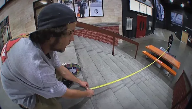 Chris Joslin plancha un BS Flip de más de 6 metros