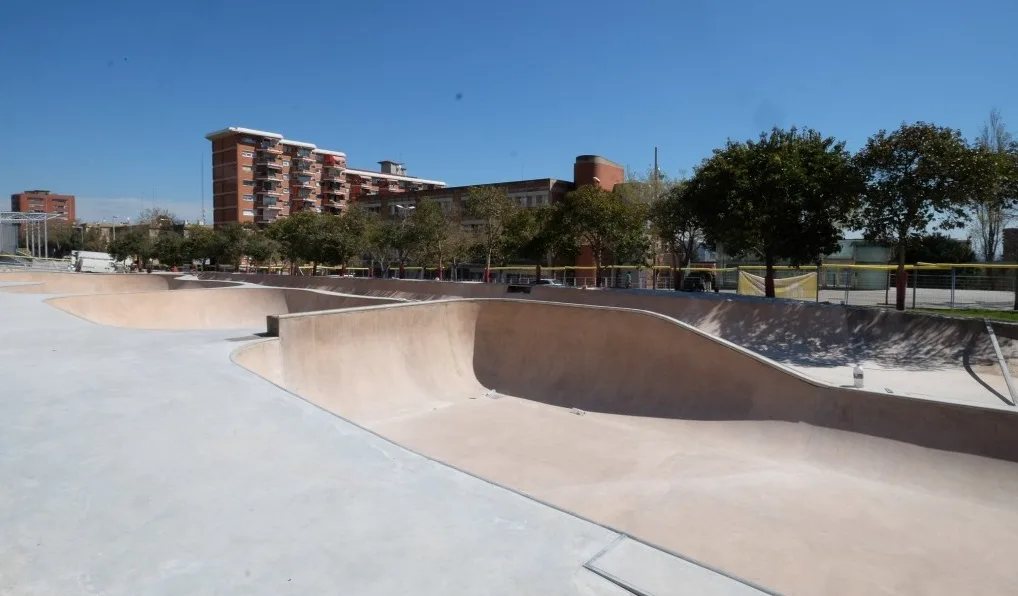 Organizan una patinada contra la violencia en La Guineueta
